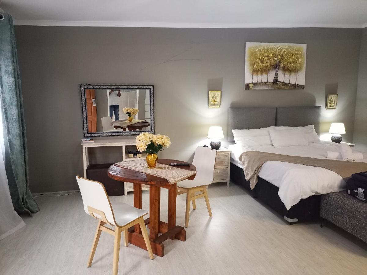 Menlyn Mews * Pretoria
