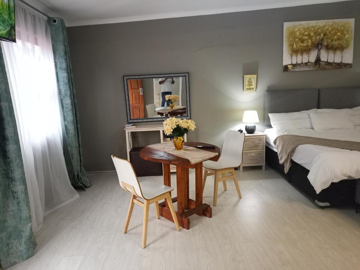 Menlyn Mews * Pretoria