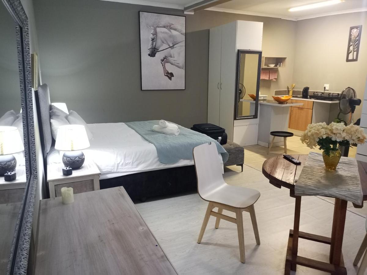 Menlyn Mews *