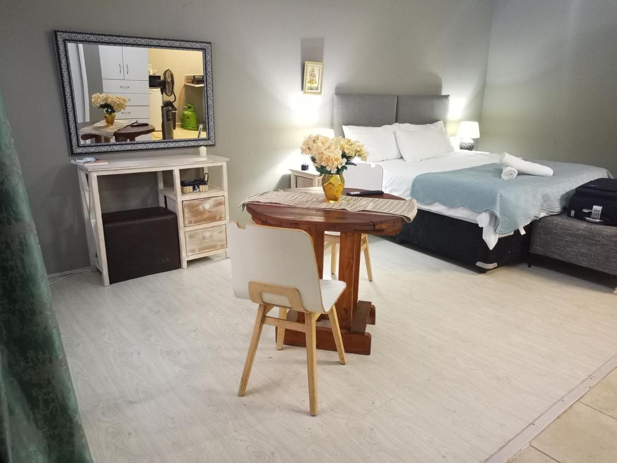 Menlyn Mews * Pretoria